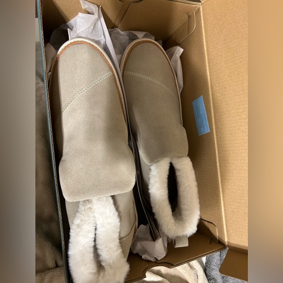 Women’s 7.5 Toms Paxton shoes - Picture 1 of 2